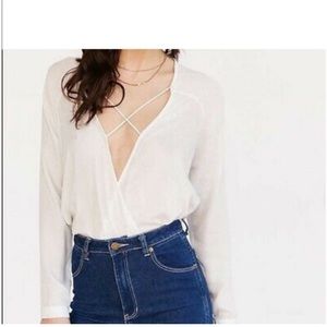 URBAN OUTFITTERS FLOWY TOP